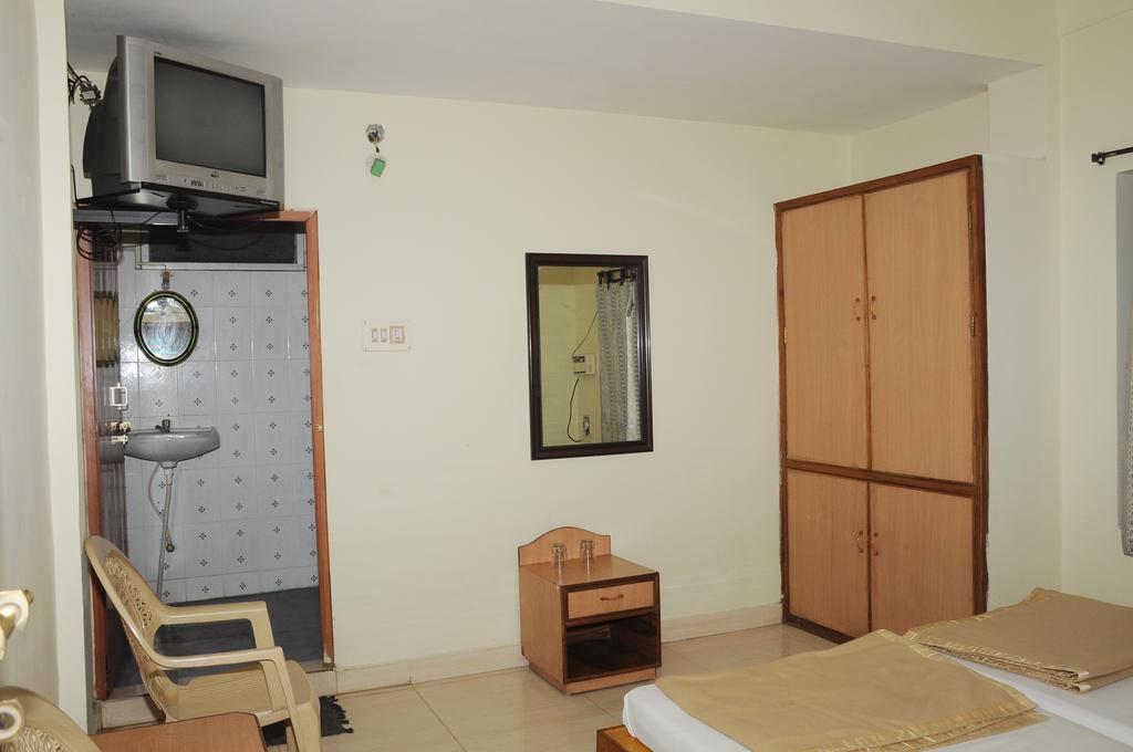 Hotel Agarala Residency Tirupati Zimmer foto